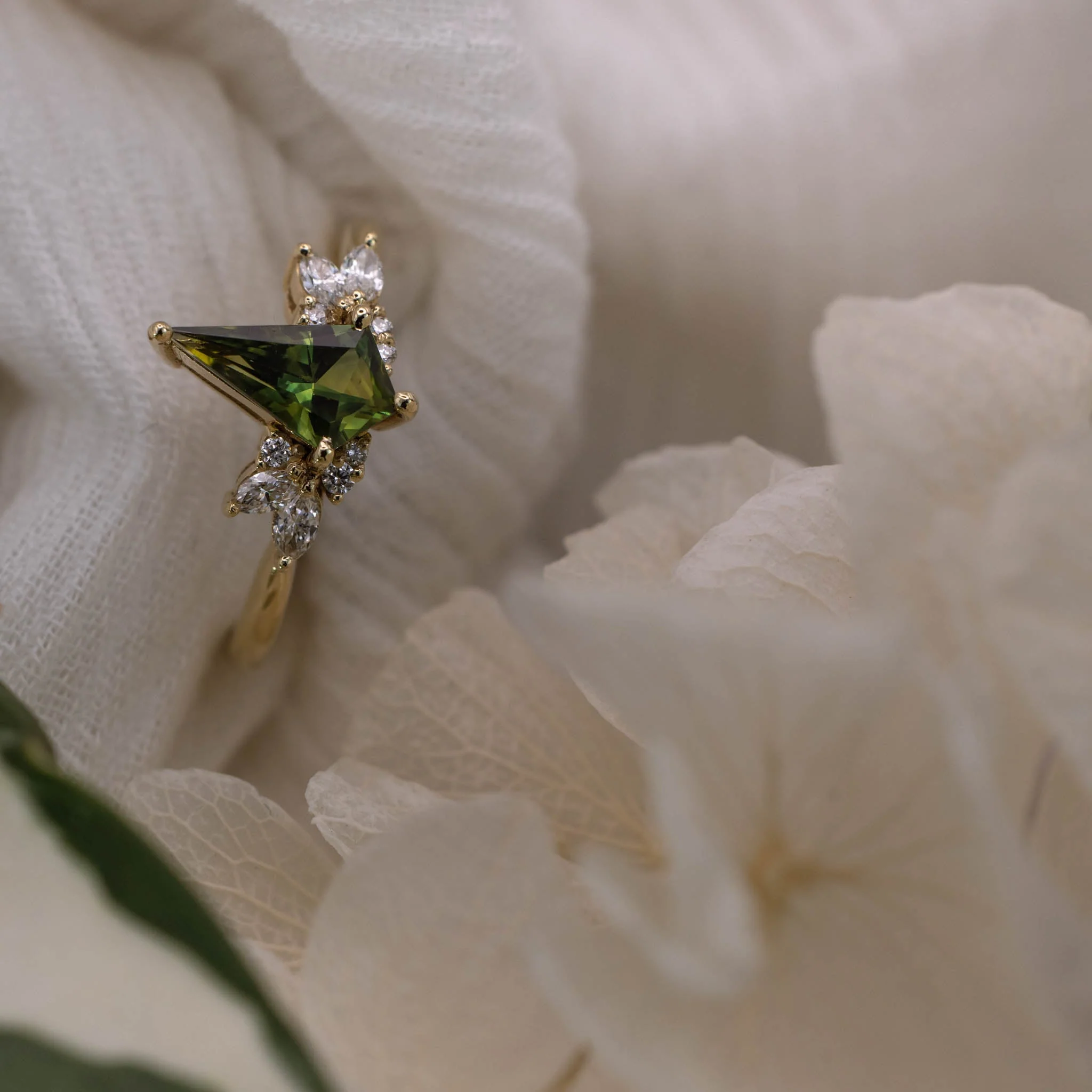 0.99ct Symmetrical Cluster of Sapphire & Diamond - Image 4